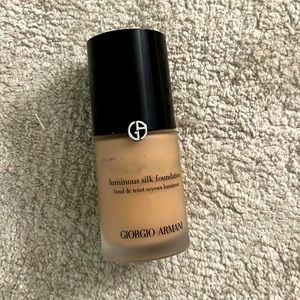 Giorgio Armani luminous silk foundation 4.5